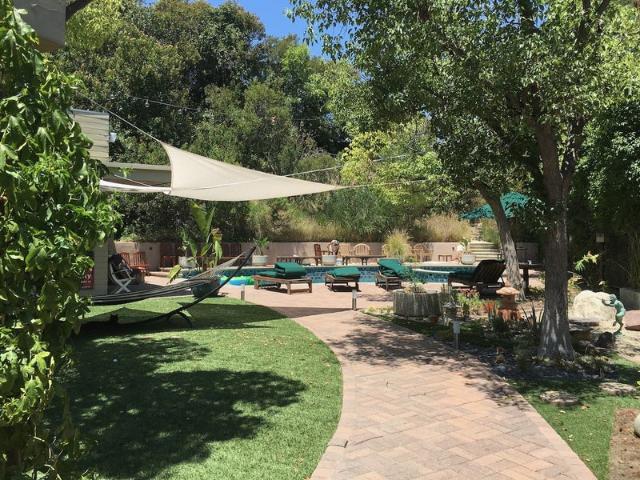 Room for rent in Tarzana Neighborhood Council District, Canoga Park