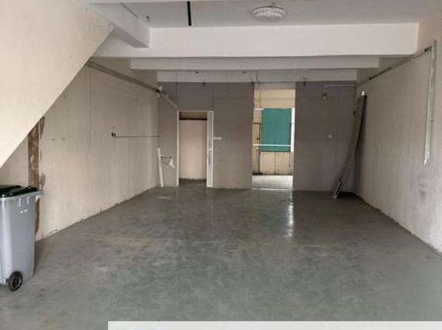 Shop for rent in Malaka