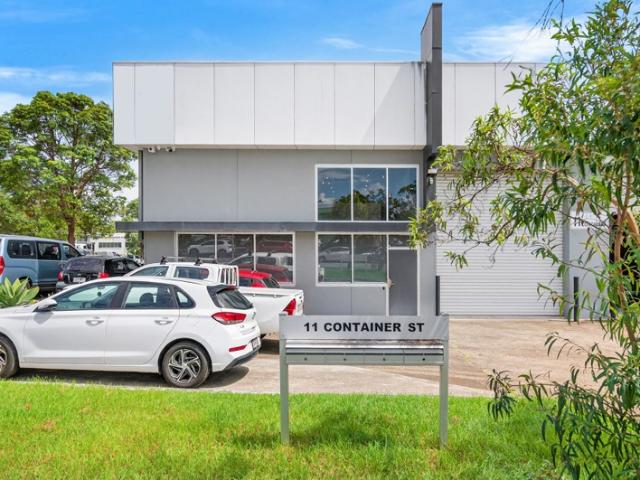 Warehouse for rent in Toombul, Queensland