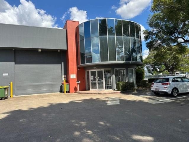 Warehouse for rent in Toombul, Queensland