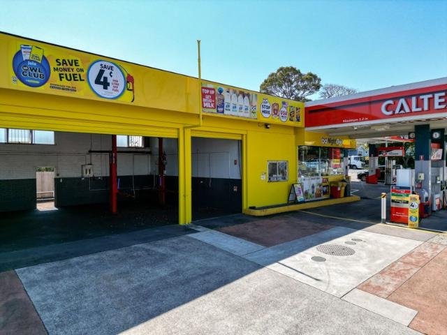 Warehouse for rent in Toombul, Queensland