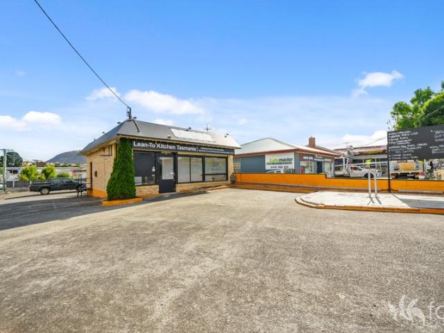 Showroom for rent in Derwent Park