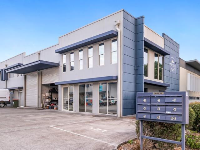 Warehouse for sale in Kings Creek, Queensland