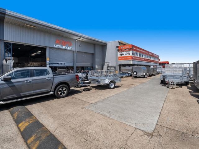 Warehouse for rent in Toombul, Queensland