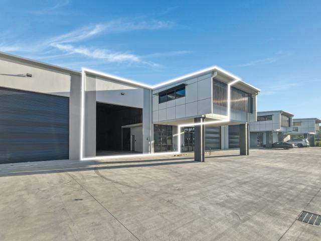 Warehouse for rent in Kings Creek, Queensland