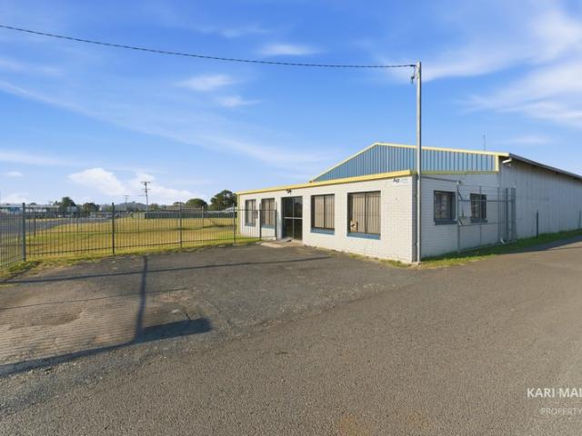 Warehouse for rent in Rocky River, New South Wales