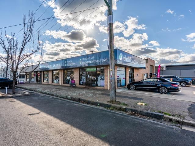 Retail for rent in Warrendine, Orange