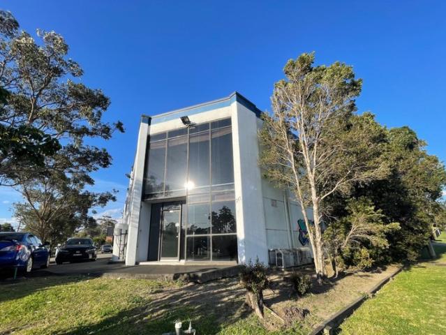 Office for rent in Unanderra, Wollongong City Council