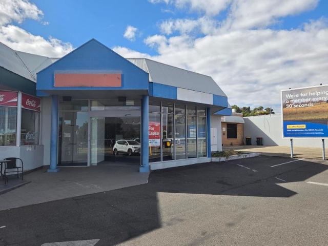 Retail for rent in Piallamore, New South Wales