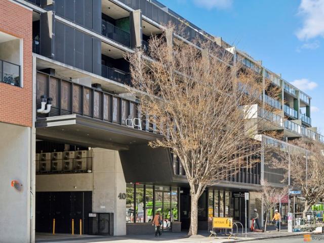Showroom for rent in Braddon