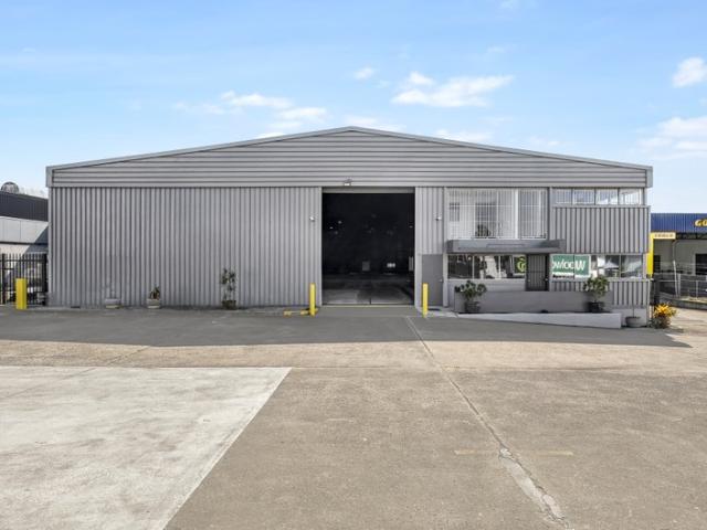 Warehouse for rent in Toombul, Queensland