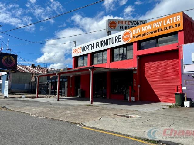 Warehouse for rent in Toombul, Queensland