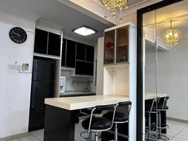 Apartment for sale in Seri Kembangan, Majlis Bandaraya Subang Jaya