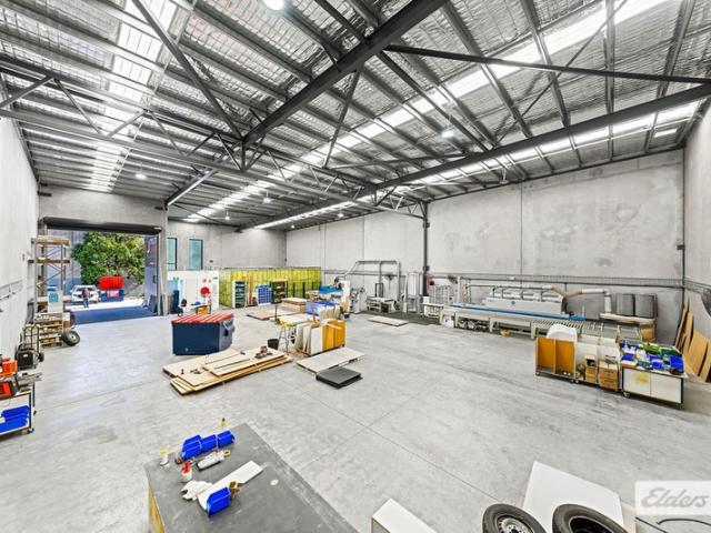 Warehouse for rent in Toombul, Queensland