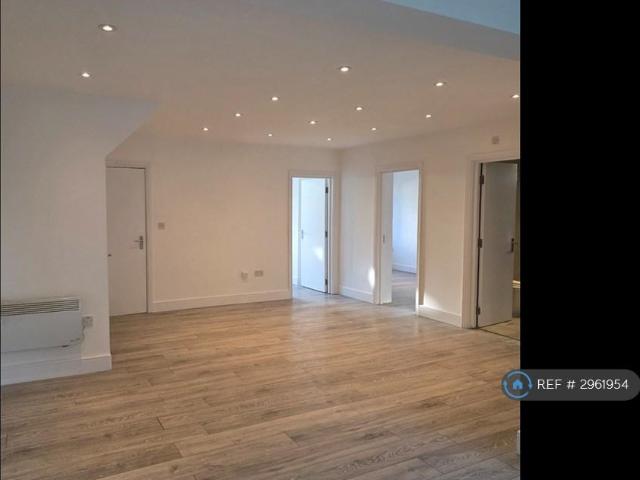 House for rent in Kingsbury, Greater London