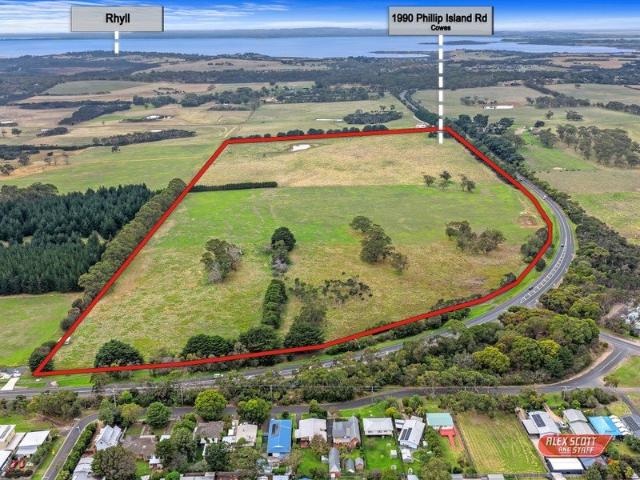 Cottage for sale in Cowes, Victoria