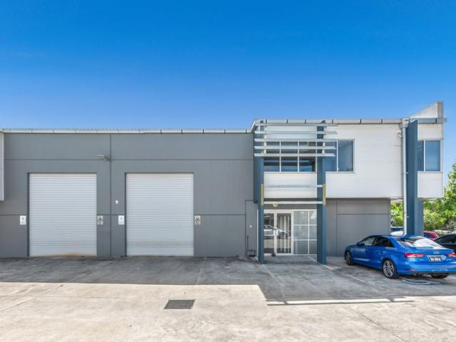 Warehouse for rent in Toombul, Queensland