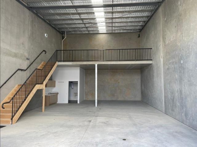 Warehouse for rent in Kings Creek, Queensland