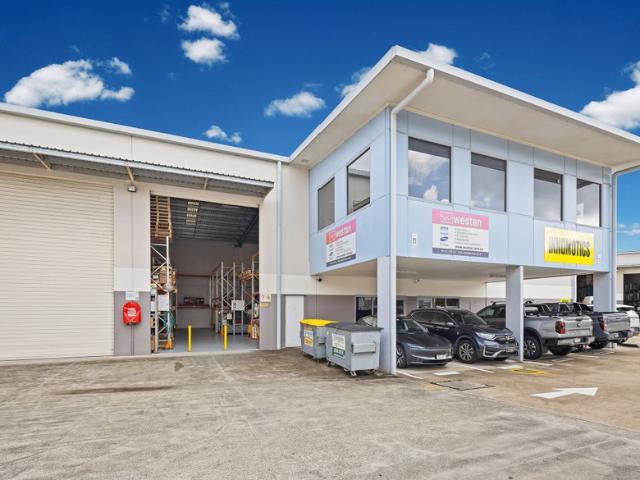 Warehouse for rent in Toombul, Queensland