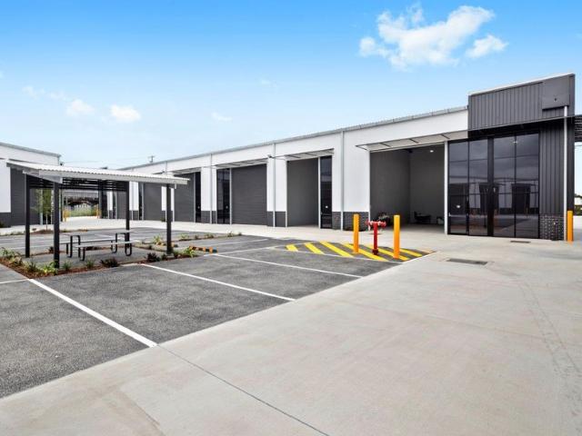 Warehouse for rent in Toombul, Queensland