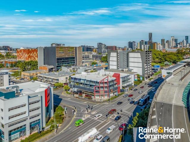 Office for rent in Toombul, Queensland