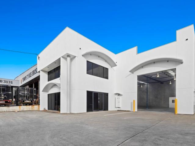 Warehouse for rent in Toombul, Queensland