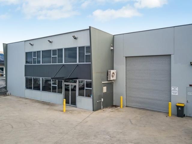 Warehouse for rent in Moonah