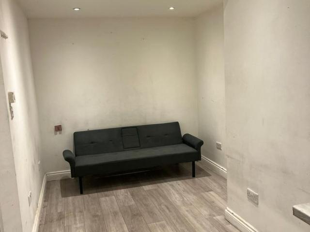 Studio for rent in Seven Kings, Greater London