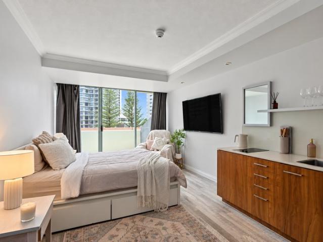Apartment for sale in Surfers Paradise, Gold Coast City