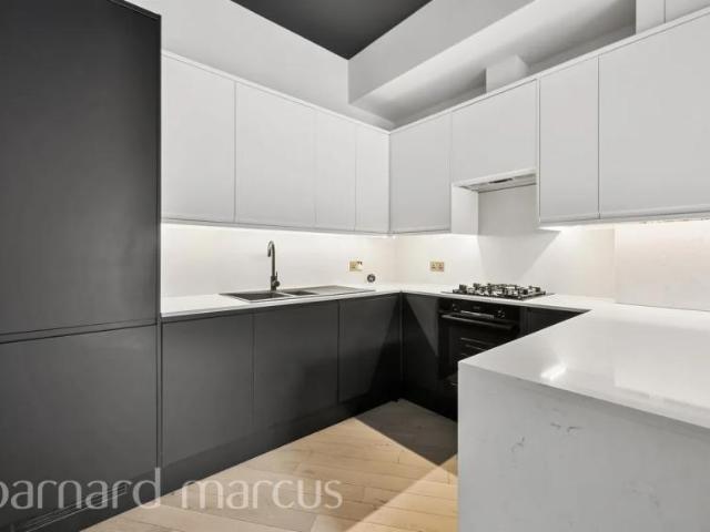 Apartment for sale in Whetstone, Oakleigh Park