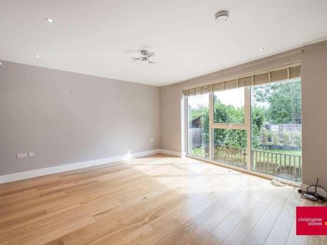 Townhouse for rent in Hoddesdon, Broxbourne