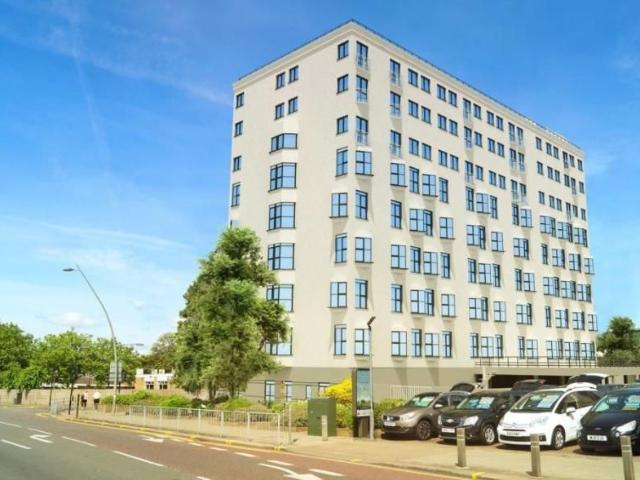 Apartment for rent in Marks Gate, Greater London