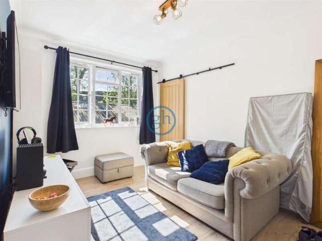 Apartment for rent in Eastcote Village, Greater London