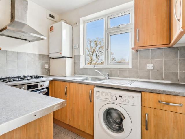 Apartment for rent in Harrow Weald, Greater London