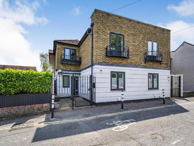 House for rent in Ickenham, Greater London