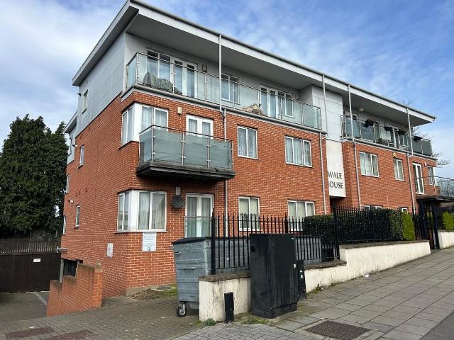 Apartment for rent in Seven Kings, Greater London