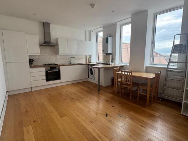Apartment for rent in Seven Kings, Greater London