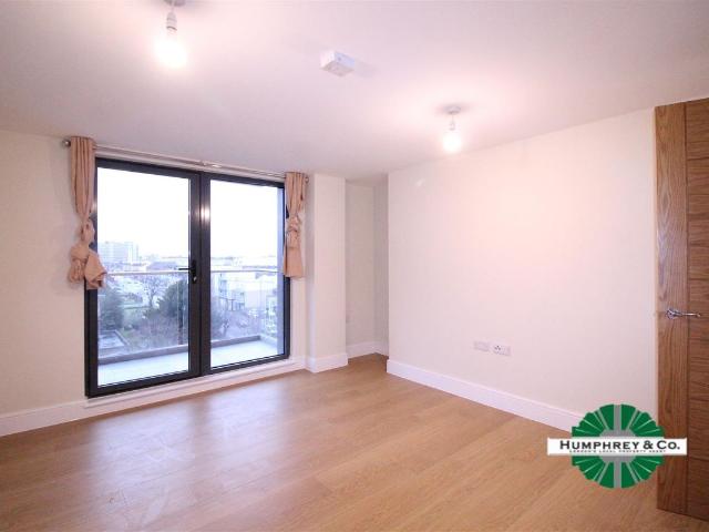 Apartment for rent in Seven Kings, Greater London