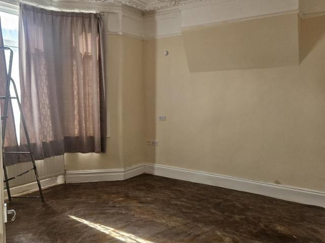 Apartment for rent in Seven Kings, Greater London