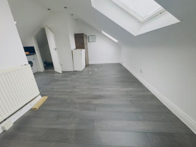 Studio for rent in Seven Kings, Greater London