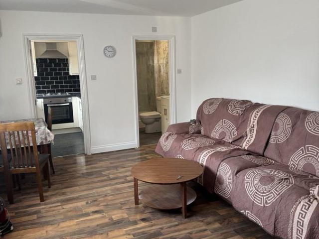 Apartment for rent in Seven Kings, Greater London