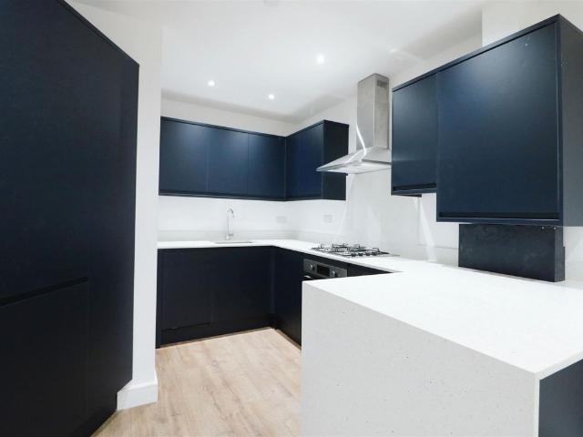 Apartment for rent in Seven Kings, Greater London