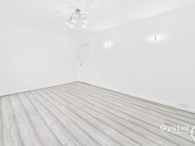 Apartment for rent in Fallow Corner, Greater London