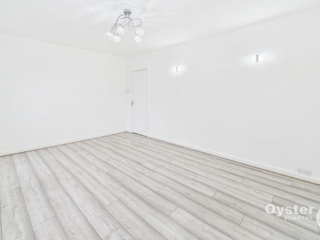 Apartment for rent in Fallow Corner, Greater London