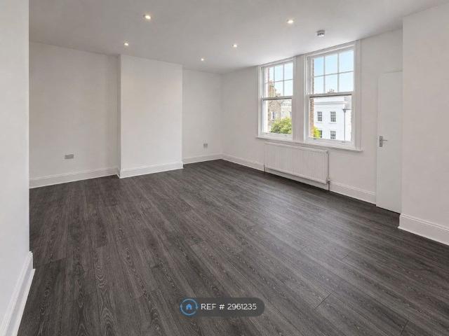 Room for rent in Whetstone, Greater London