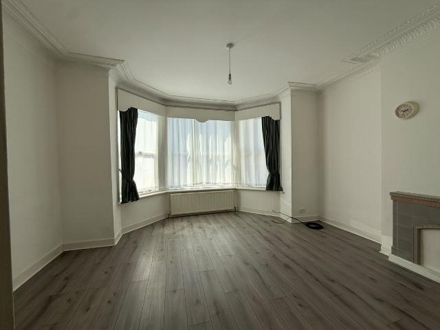 Apartment for rent in Woodside Park, Greater London