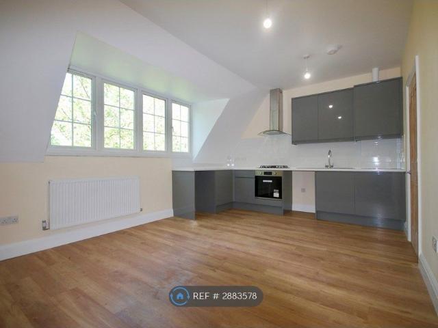 Apartment for rent in Whetstone, Oakleigh Park