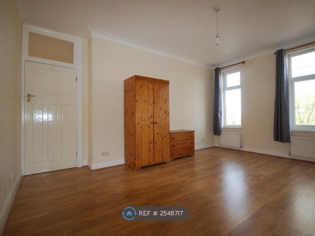 Apartment for rent in Whetstone, Oakleigh Park