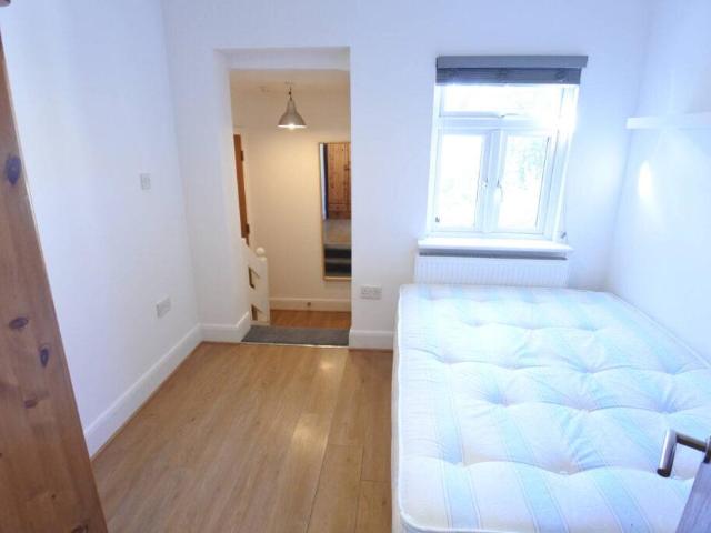 Apartment for rent in Dollis Hill, Greater London