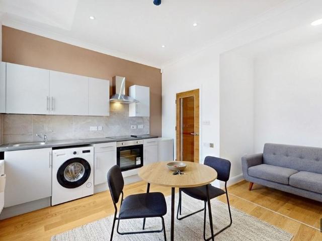 Apartment for rent in Dollis Hill, Greater London